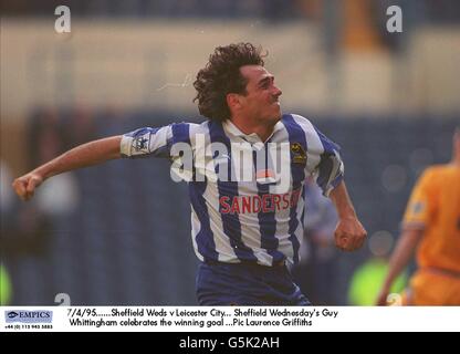 7/4/95. Sheffield Weds et Leicester City. Guy Whittingham, de Sheffield Wednesday, célèbre le but gagnant Banque D'Images