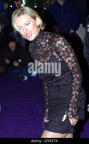 La présentatrice de télévision Alice Beer arrive pour les British Comedy Awards 2001, au London Weekend Television Studios à Londres Banque D'Images