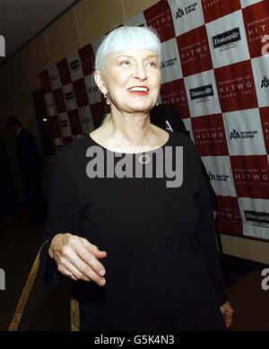 L'actrice Joanne Woodward après la première et la seule exécution de la version de concert du World of Nick Adams à l'Avery Fisher Hall du Lincoln Center à Manhattan, NY, au profit de l'œuvre caritative de Paul Newman qui soutient des projets éducatifs et caritatifs. Banque D'Images