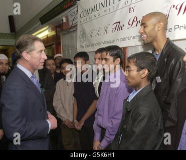 Mosquée Prince de Galles.Le Prince de Galles lors d'une visite à la Mosquée de l'est de Londres, à Whitechapel Road. Banque D'Images