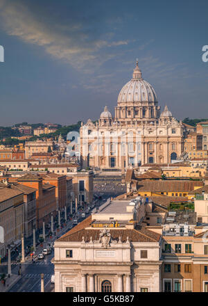 Vue aérienne de la Basilique Saint Pierre au Vatican, Rome, Latium, Italie Banque D'Images