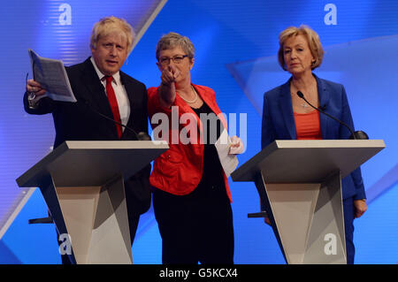 (De gauche à droite), Boris Johnson, Gisela Stuart et Andrea Leadsom durant le grand débat sur BBC One, sur le référendum de l'Union européenne. Banque D'Images