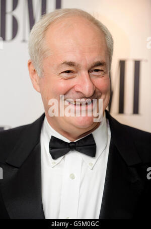 Paul Gambaccini arrive aux BMI London Awards, à l'hôtel Dorchester, dans le centre de Londres. Banque D'Images