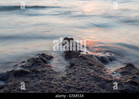 L'océan trouble longue exposition pour les fonds Banque D'Images
