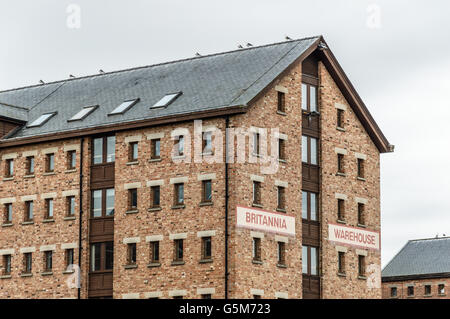 Gloucester, Royaume-Uni - 14 août 2015 : Gloucester Docks au coucher du soleil un jour nuageux Banque D'Images