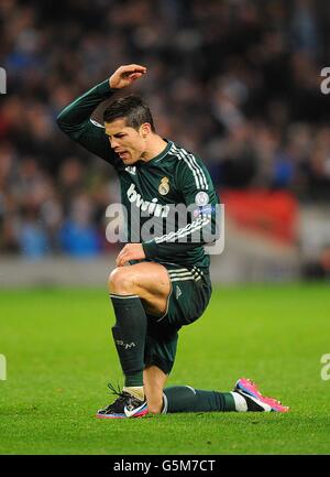 Football - UEFA Champions League - Groupe D - Manchester City v Real Madrid - Etihad Stadium.Le Cristiano Ronaldo du Real Madrid réagit après un défi lancé par Vincent Kompany de Manchester City (non illustré) Banque D'Images