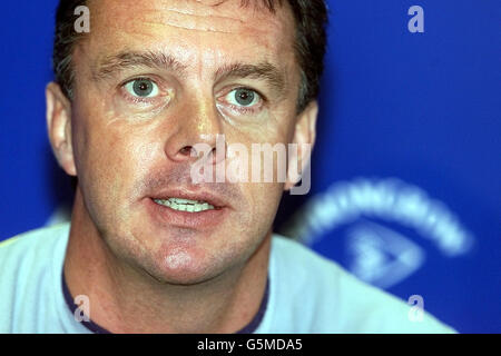 David O'Leary, directeur de Leeds United, lors d'un appel à la presse au terrain d'entraînement de Thorpe Arch du club. Banque D'Images