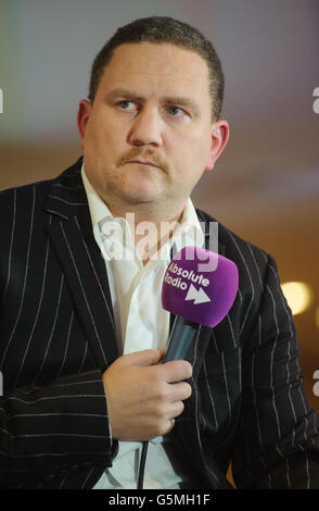 Jim Proudfoot, commentateur de football à Absolute radio RnR football Lads Night in, au stade Wembley, Londres. Banque D'Images