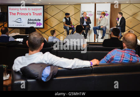 Absolute Radio Football RBR Lads dans la nuit - Stade de Wembley Banque D'Images