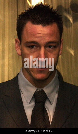 Le footballeur de Chelsea John Terry, 21 ans, quitte le tribunal judiciaire de Horseferry Road à Londres mercredi 09/01/2001. Terry, ainsi que le défenseur de Wimbledon Desmond Byrne, 20 ans, et le collègue de Chelsea Jody Morris, 23 ans, sont accusés de causer des lésions corporelles et des affections. * cela fait suite à un incident présumé survenu le 4 janvier au Wellington Club des membres privés, dans le centre de Londres. Banque D'Images