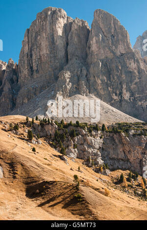 Vue sur la montagne Dolomites depuis Gardena pass Trentin-Haut-Adige en Italie. Banque D'Images