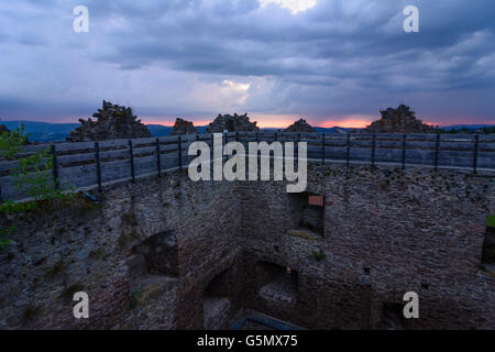 Château d'Neunußberg au coucher du soleil et orage approcher, Viechtach, Allemagne, Bavière, Bayern, Niederbayern, Basse-Bavière Banque D'Images