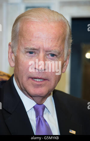 Vice-président des États-Unis Joe Biden à des bâtiments gouvernementaux, Dublin, Irlande au début de sa visite de six jours. Banque D'Images