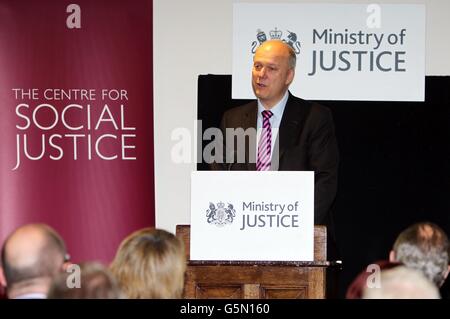 Le secrétaire à la Justice, Chris Grayling, prononce un discours sur la réadaptation des délinquants dans le centre de Londres. Banque D'Images