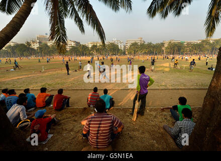 Cricket dans Mumbai, Inde Banque D'Images