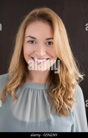 Caucasian businesswoman smiling Banque D'Images