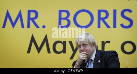 Le maire de Londres Boris Johnson organise une séance de questions-réponses avec des étudiants de l'Université d'Amity dans l'Uttar Pradesh près de Delhi, dans le cadre d'une visite d'une semaine en Inde pour persuader les entreprises indiennes d'investir à Londres. Banque D'Images