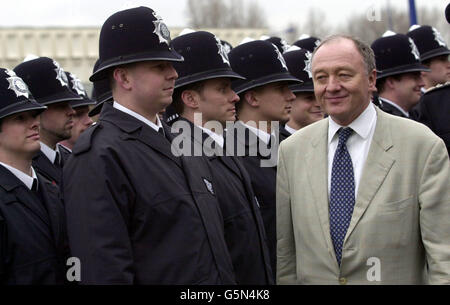 Certaines des 1000 nouvelles recrues de la police qui se sont enrôler pour se joindre à la Metropolitan police Force dans leur collège de formation à Londres, où elles ont été rencontrées par le maire de Londres Ken Livingstone. Livingstone a demandé au gouvernement d'adopter une approche de style New-yorkais. * à la police dans la capitale, avec le met sous contrôle mayonnaise direct. Banque D'Images