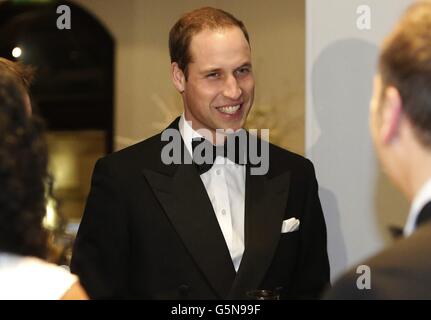 Le duc de Cambridge s'adresse aux invités du Gala des blancs d'hiver qui s'est tenu au Royal Albert Hall, à Londres. Banque D'Images