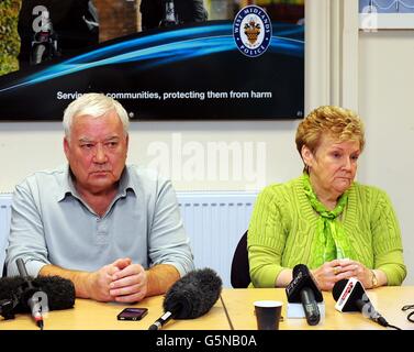 John et Marilyn Payne, parents de l'adolescent disparu Nicola Payne à Coventry, font appel à des renseignements concernant l'emplacement de leur fille. Banque D'Images