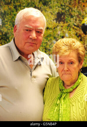 John et Marilyn Payne, parents de l'adolescent disparu Nicola Payne à Coventry, font appel à des renseignements concernant l'emplacement de leur fille. Banque D'Images