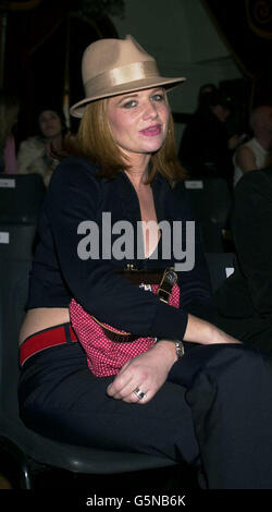 L'ancienne actrice Eastenders Patsy Palmer a été présente dans le public lors de la présentation de la dernière collection de Michico Koshino à la Fashion week de Londres au Porchester Hall. Banque D'Images