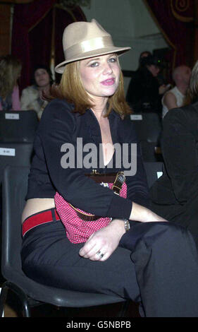 L'ancienne actrice Eastenders Patsy Palmer a été présente dans le public lors de la présentation de la dernière collection de Michico Koshino à la Fashion week de Londres au Porchester Hall. Banque D'Images