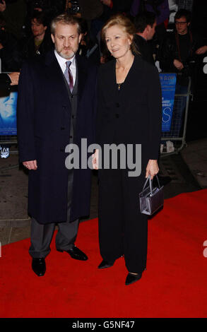 L'actrice Vanessa Redgrave au Curzon Mayfair dans le centre de Londres, lors d'une réception de presse avant la première du film 'Iris'.Le film suit l'histoire du romancier et philosophe lauréat du prix Booker, Iris Murdoch, décédé en 1999, interprété par Kate Winslet et Judi Dench. Banque D'Images