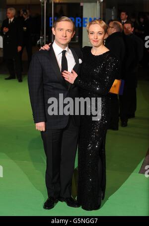 Martin Freeman et sa partenaire Amanda Abbington arrivent pour la première britannique du Hobbit : un voyage inattendu à l'Odeon Leicester Square, Londres. Banque D'Images