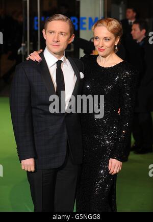 Martin Freeman et sa partenaire Amanda Abbington arrivent pour la première britannique du Hobbit : un voyage inattendu à l'Odeon Leicester Square, Londres. Banque D'Images