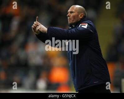 Michael Appleton, le directeur de Blackpool, a crié sur son équipe lors du match de championnat de la npower football League à Bloomfield Road, Blackpool. Banque D'Images