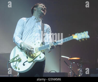 Liam Fray des Courteeners se produit au XFM Winter Wonderland, à l'O2 Brixton Academy de Londres. Banque D'Images