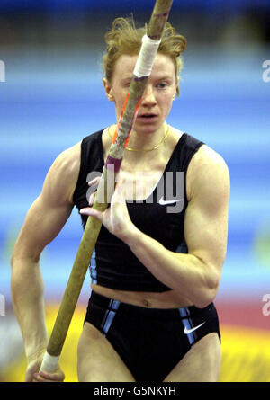 Pole vaulter Svetlana Feofanova (RUS) lors de la réunion en salle du Grand Prix d'athlétisme de l'Union de Norwich à la National Indoor Arena, Birmingham. Banque D'Images