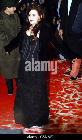 L'actrice Helena Bonham carter arrive pour les Orange British Academy film Awards au cinéma Odeon de Leicester Square à Londres. Banque D'Images