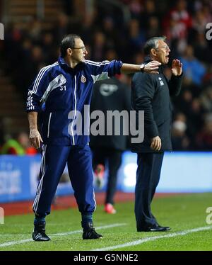 Football - Barclays Premier League - Southampton / Sunderland - St Mary's.Martin O'Neill, directeur de Sunderland (à gauche), et Nigel Adkins, directeur de Southampton, sur la ligne de contact Banque D'Images