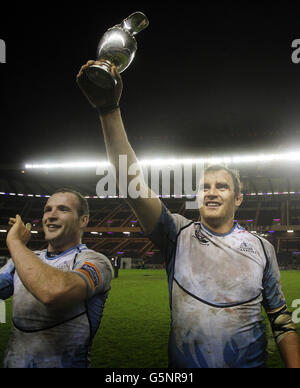 Al Kellock, le Glasgow Warriors, célèbre la victoire de la coupe 1872 après le match RaboDirect PRO12 à Murrayfield, Édimbourg. Banque D'Images