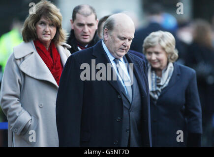 (De gauche à droite) la ministre de la protection sociale, Joan Burton, le chef du gouvernement, Paul Keogh, le ministre des Finances, Michael Noonan, et le ministre des enfants, Francis Fitzgerald, au château de Dublin, ont marqué le début de sa présidence de l'Union européenne (UE). Banque D'Images