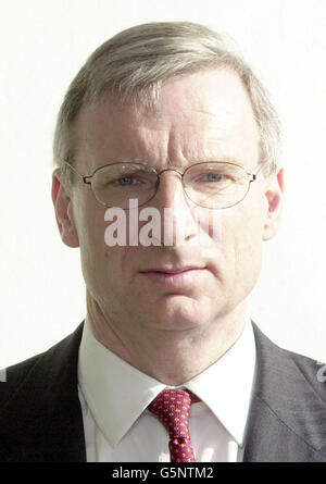 Le nouveau Président de Railtrack Group PLC, Geoffrey Howe, pose des photographies au siège du groupe de consultants dans le centre de Londres. M. Howe, l'ancien associé directeur de Clifford chance, dirigera la lutte en vue de la compensation. * ... suite à la décision du gouvernement de mettre Railtrack PLC dans l'administration. Banque D'Images