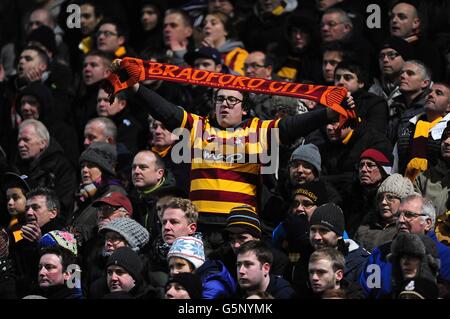 Football - Capital One Cup - quart de finale - Bradford City v Arsenal - Stade Coral Windows.Un fan de Bradford City soutient son équipe dans les tribunes Banque D'Images