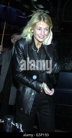 Le présentateur de télévision Ulrika Jonsson arrive à la boutique Emporio Armani de Giorgio Armani, New Bond Street, Londres pour une soirée de lancement. Banque D'Images