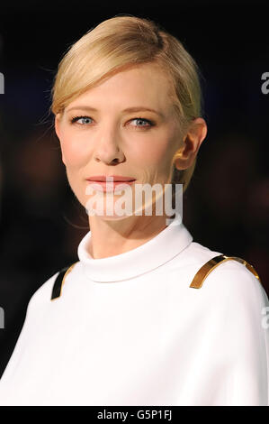 Cate Blanchett arrive pour la première britannique du Hobbit: Un voyage inattendu à l'Odeon Leicester Square, Londres. Banque D'Images