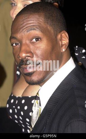 Eddie Murphy avec sa femme Nicole arrive à la première de Showtime au théâtre chinois de Grauman à Hollywood. Banque D'Images