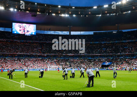 Saint-Denis, France. © D. 16 Juin, 2016. Green keeper Football/soccer : UEFA EURO 2016 match du groupe C entre l'Allemagne 0-0 Pologne au Stade de France à Saint-Denis, France. © D .Nakashima/AFLO/Alamy Live News Banque D'Images