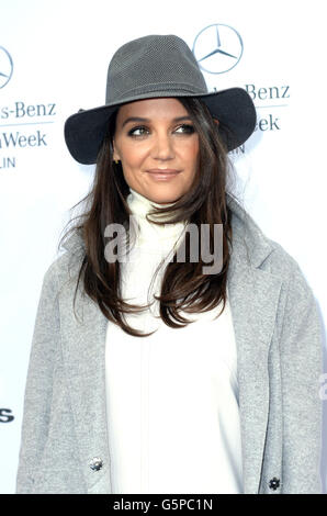 Berlin, Allemagne. 20 Jan, 2015. US-actrice Katie Holmes assiste à la Marc Cain show à la Mercedes Benz Fashion Week à Berlin, Allemagne, 20 janvier 2015. L'automne/hiver 2015 collections seront présentées lors de la Fashion Week de Berlin. Photo : BRITTA PEDERSEN/dpa | dans le monde d'utilisation/dpa/Alamy Live News Banque D'Images