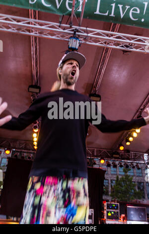 Kiel, Allemagne. 21 Juin, 2016. Les Red Hot Chili Pepper couvrir la bande 'Chili con Pepper' fonctionne sur la scène lors de NetUSE Kieler Woche 2016 Crédit : Björn Deutschmann/Alamy Live News Banque D'Images