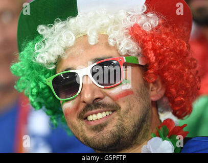 Lille, France. 22 Juin, 2016. Un défenseur italien cheers avant l'avant-match entre l'Italie et l'Irlande au stade Pierre Mauroy à Lille, France, 22 juin, 2016. Photo : Marius Becker/dpa/Alamy Live News Banque D'Images