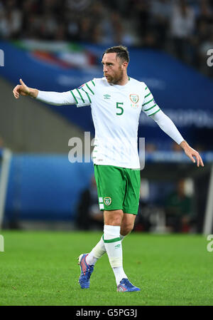 Lille, France. 22 Juin, 2016. Ireland's Richard Keogh durant la ronde préliminaire des gestes match entre l'Italie et l'Irlande au stade Pierre Mauroy à Lille, France, 22 juin, 2016. Photo : Marius Becker/dpa/Alamy Live News Banque D'Images