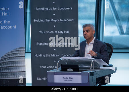 Londres, Royaume-Uni. 22 Juin, 2016. Sadiq Khan répond aux questions lors de la deuxième session de l'heure des questions du maire à l'hôtel de ville puisqu'il a été élu maire de Londres. Credit : Mark Kerrison/Alamy Live News Banque D'Images