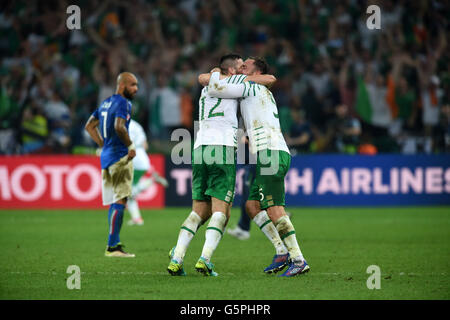 Lille, France. 22 Juin, 2016. Shane Duffy (Eire) Richard Keogh (Eire) ; 22 juin 2016 - Football : UEFA Euro France 2016, groupe E, l'Italie 0-1 en Irlande, à Stade Pierre Mauroy, Lille Métropole, France. ; ; Credit : aicfoto/AFLO/Alamy Live News Banque D'Images