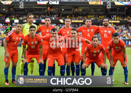 Chicago, USA. 22 Juin, 2016. Les joueurs du Chili posent pour la photo avant la demi-finale de la Copa Centenario match de football contre la Colombie à Chicago, Illinois, États-Unis, le 22 juin 2016. Credit : Bao Dandan/Xinhua/Alamy Live News Banque D'Images